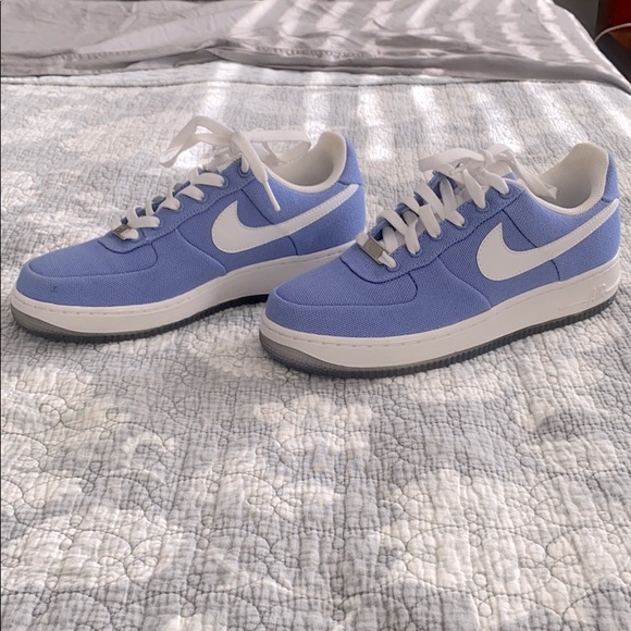 NIKE AIR FORCE 1 Purple Frost Sz 8 - Picture 1 of 8